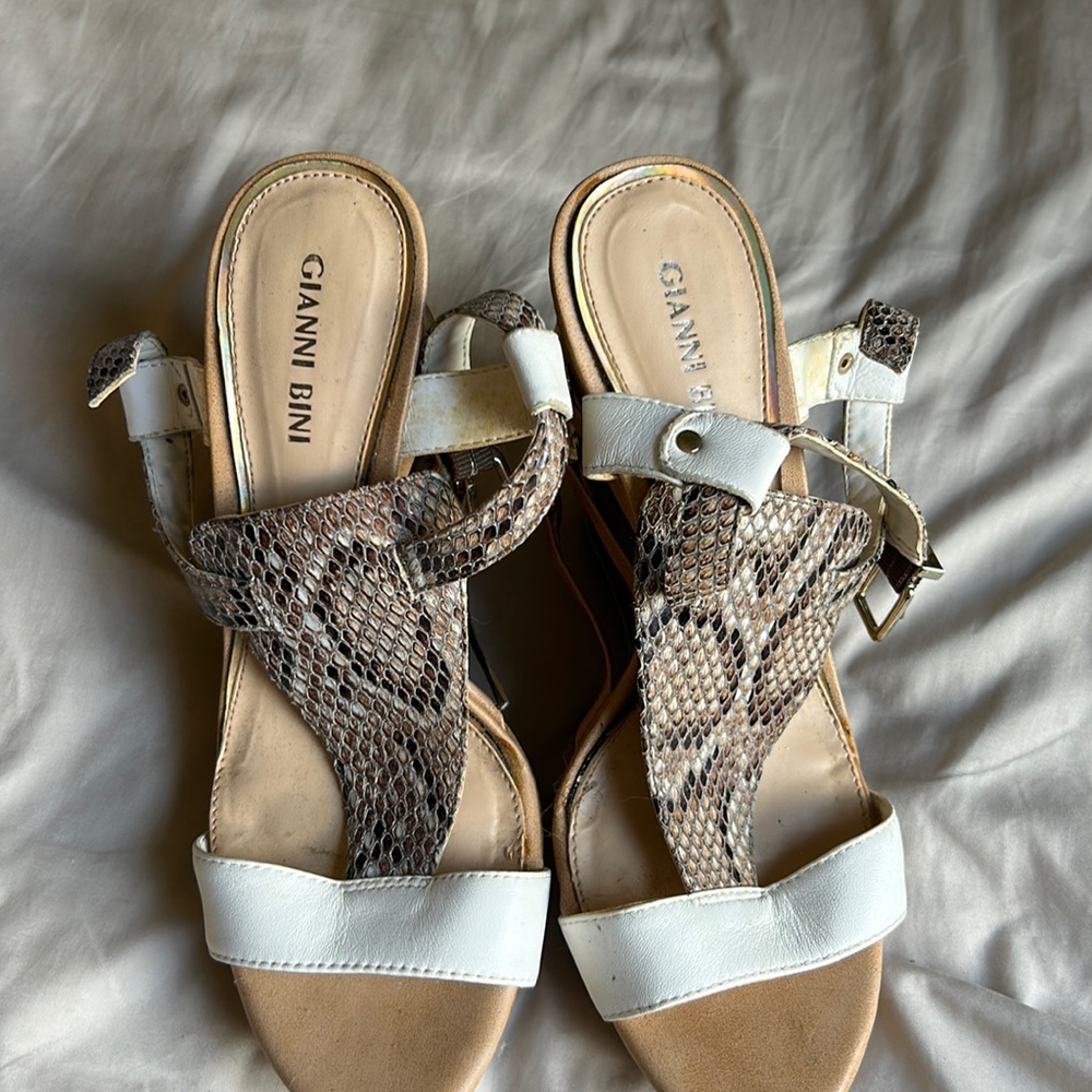 Gianni bini wedges snake print sandals metal strap detail size 8 loved